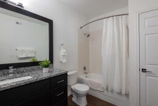 Landing at Bridge at Southpark Landing - 1 Bedroom in South Austin - Austin - 1