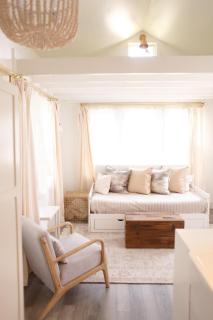 The Tiny House 2KingBds Quaint Retreat OR Campus - 0