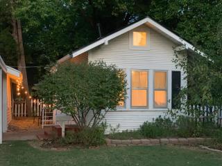 The Tiny House 2KingBds Quaint Retreat OR Campus - 5