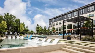 Landing at The Standard on the River - 1 Bedroom in Northside - Houston - 6