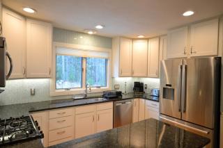 Lakeshore Hideaway: Spacious 4-Bedroom Retreat - West Olive - 2