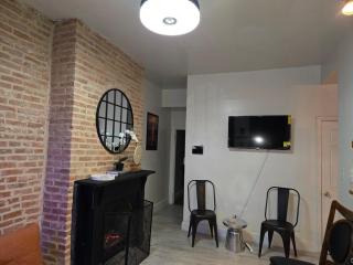 Beautiful Boho Industrial Style 2BR, Walk to Penn Station, 11 Min Hopkins, On JHU Shuttle Route, Pets OK - Baltimore - 9