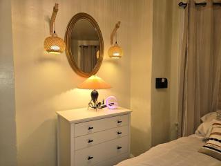 Beautiful Boho Industrial Style 2BR, Walk to Penn Station, 11 Min Hopkins, On JHU Shuttle Route, Pets OK - Baltimore - 3