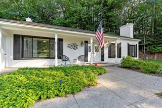 Hillside Cottage- Great Vacation Rental with Private Pool - Muskegon - 4