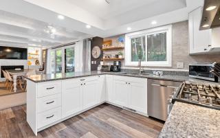 Hillside Cottage- Great Vacation Rental with Private Pool - Muskegon - 2