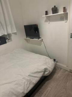 Comfy Studio Flat - Catford - 0