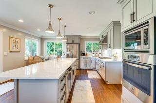 Golfer's Oasis: Luxe Pebble Beach Home on 5th Hole - 8
