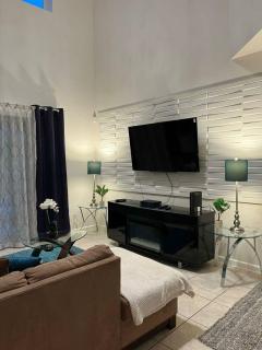 Luxurious 6-BR Home w Pool in Solterra Resort - Davenport - 7