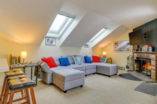 Walk to Mount Snow Resort Unit with Pool and Hot Tubs - Dover - 0