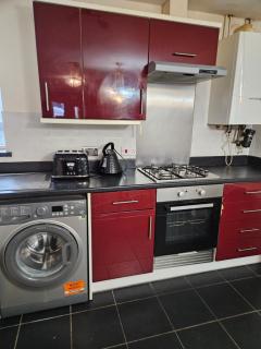 Lux Den close to M1! Netflix , Parking & Broadband - Milton Keynes - 4