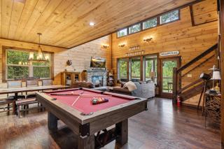 Enjoy Peace and Serenity 2BR Cabin with Hot Tub, Games & Mountain Views in Cobbly Knob Family & Pet Friendly - Gatlinburg - 8