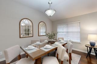 4 BR Spacious Modern Home with Game Room and WiFi - 6