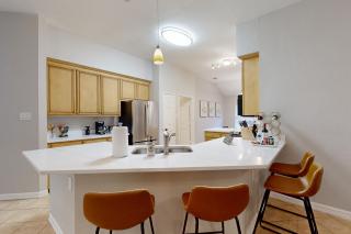 4 BR Spacious Modern Home with Game Room and WiFi - 2