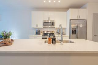 Trendy Riverwalk Retreat King Bed Free Parking Pool Gym - San Antonio - 8