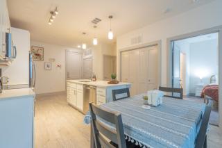 Trendy Riverwalk Retreat King Bed Free Parking Pool Gym - San Antonio - 6
