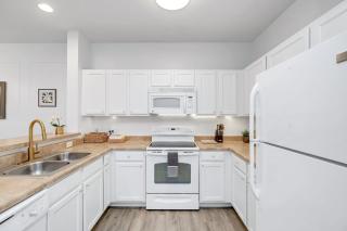 The Secret Rose Apartment - Modern & Stylish - 8 Mins from Disney - Kissimmee - 3