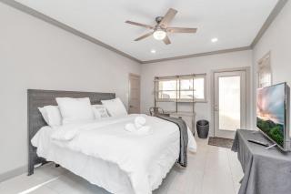 Designer Home 30 Night only ,BP Petroleum 3 Mins - Houston - 7