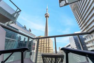 DT 1BR with Rogers Centre and CN Tower View and Parking - 0