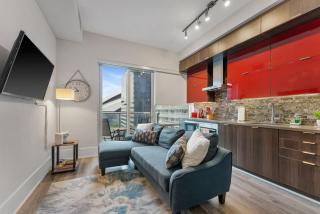 DT 1BR with Rogers Centre and CN Tower View and Parking - 4