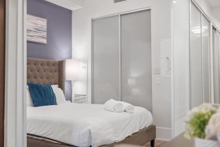 DT 1BR with Rogers Centre and CN Tower View and Parking - 1