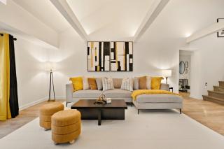 Central and Luxury 2BR Suite with Den & BBQ, Sleeps 6! - St. Catharines - 3