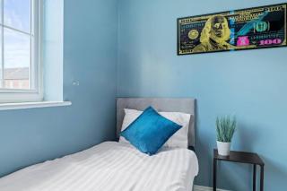 Relax & Unwind 3BR Retreat with Private Hot Tub - Nottingham - 3