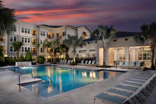 Resort Feel - King Bed - POOL - Hot Tub - Long Stay - Pets - Moffitt - Gated - Gym - Wifi - USF - Elevators - WT2 - Tampa - 4