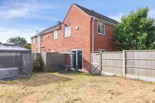 The Comfort Cove 3BR with Bubbling Hot Tub - Nottingham - 4