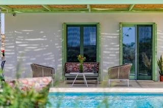 Plioni Villas With Private Pool & Suites With Hot Tub - 1