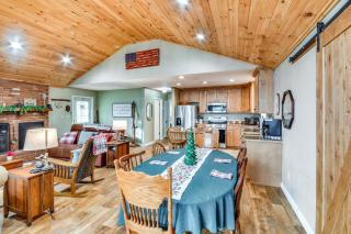 Riverfront Newland Home with Pool and Golf Club Access - Newland - 4