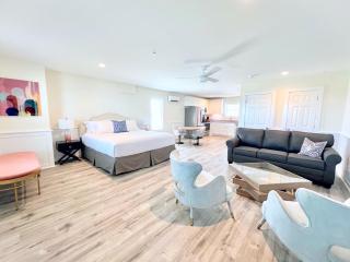 301 King Suite, 3rd Floor Barefoot - Surf City - 2