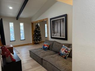 Base Camp: Central but Secluded 4 Bedroom - Ruidoso - 1