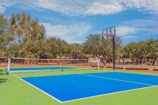 Resort Pool & Pickleball at Hidden Gem, Solana #4 - Tucson - 4