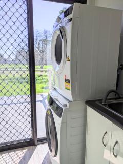 Home with Golf Course Frontage ! - Toowoomba - 1
