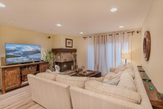 Beach-N-Ski Condo - Tahoe Vista - 9