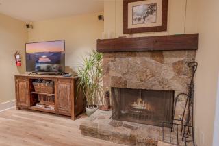 Beach-N-Ski Condo - Tahoe Vista - 7