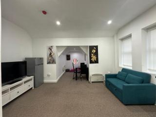 Stunning Birmingham City Center Apartment - Sleeps 4 - Free Parking, Netflix, Prime, Disney - Birmingham - 0