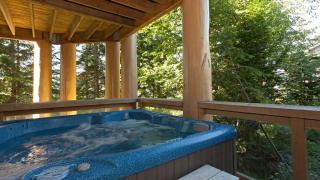 Taluswood 41 | Spacious Cabin-Style Home w/ Ski Access, Private Hot Tub & Media Den - Whistler - 6