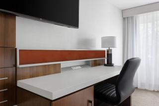 Delta Hotels by Marriott Burlington - Burlington - 4