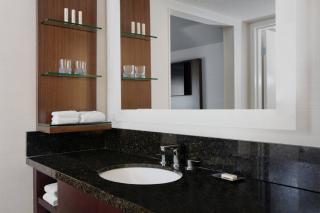 Delta Hotels by Marriott Burlington - Burlington - 3