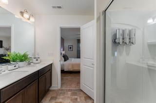 Stylish Getaway near City Center and Amphitheater - Raleigh - 9