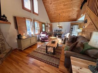 Cabin-Home in Maggie Valley NC-with Heating & AC, WiFi, Fireplace, Full Kitchen - Maggie Valley - 3