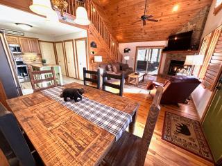 Cabin-Home in Maggie Valley NC-with Heating & AC, WiFi, Fireplace, Full Kitchen - Maggie Valley - 0