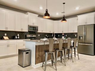 Luxury 6 Bedroom 5 bath poolHome 214 - Orlando - 8