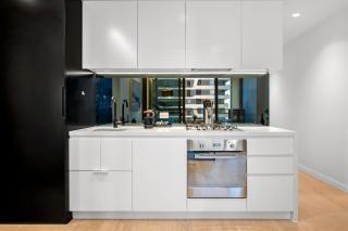 Cozy & Romantic 1BR Apt in Melbourne CBD with Pool and Gym - Melbourne - 2