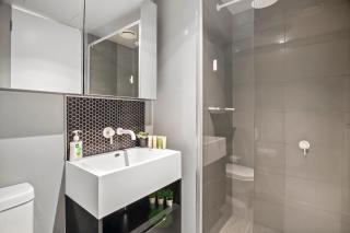 Modern 1BR Escape • Pool, Gym & CBD Location - 1