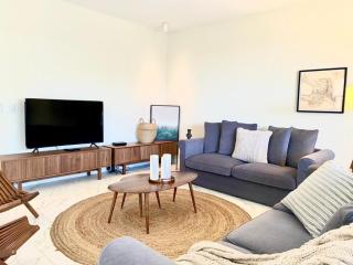 Luxury 6 Bedroom 5 bath pool Home 215 - 3