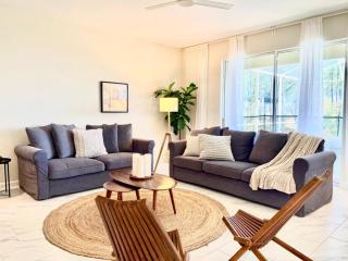 Luxury 6 Bedroom 5 bath pool Home 215 - 4