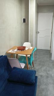 KITNET no coração de Balneário Camboriú - 04 pessoas - camelódromo - av central - igreja - 03 quadras mar - Ar-condicionado - BTV canais livres - HBO - Filmes - Séries- Garagem rotativa no prédio - Wi-Fi free 250 Mega - Point de bares e restaurantes - 5