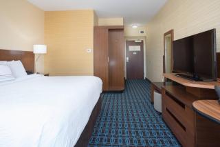 Fairfield Inn & Suites by Marriott Burlington - Burlington - 1